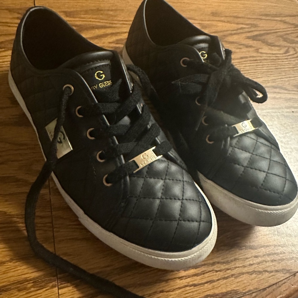 G By Guess Backer Shoes Womens 9 1/2 M Black Low Top Sneakers Quilted Pattern